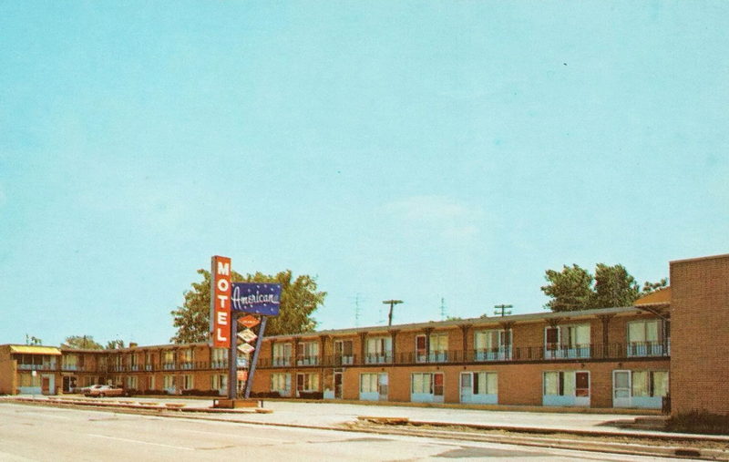 MNM Motel (American Motel, Americana Motel) - Vintage Postcard (newer photo)